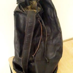 Unisex Soft Genuine  Leather  Over Shoulder  Sac/Backpack/Crossbody  Bag.